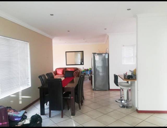 2 BEDROOM HOUSE RENTED IN AZALEA PARK